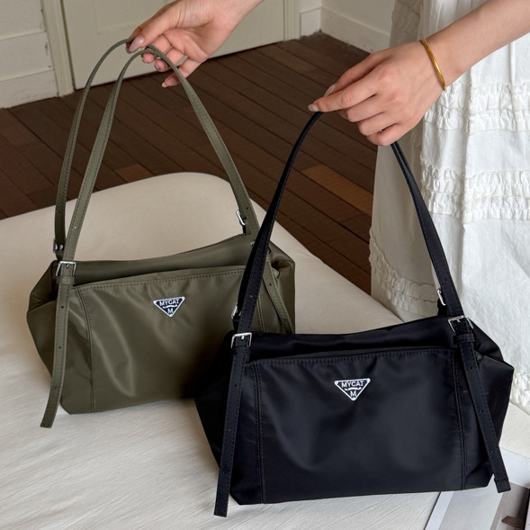 New summer women's bag, large capacity, suitable for commuting, nylon bag, light luxury, simple and stylish, casual shoulder bag for women New summer women's bag, large capacity, suitable for commuting, nylon bag, light luxury, simple and stylish, casual shoulder bag for women