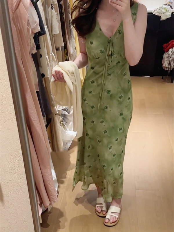 绿色碎花背心连衣裙女2025夏季新款气质法式度假修身收腰长裙子|undefined