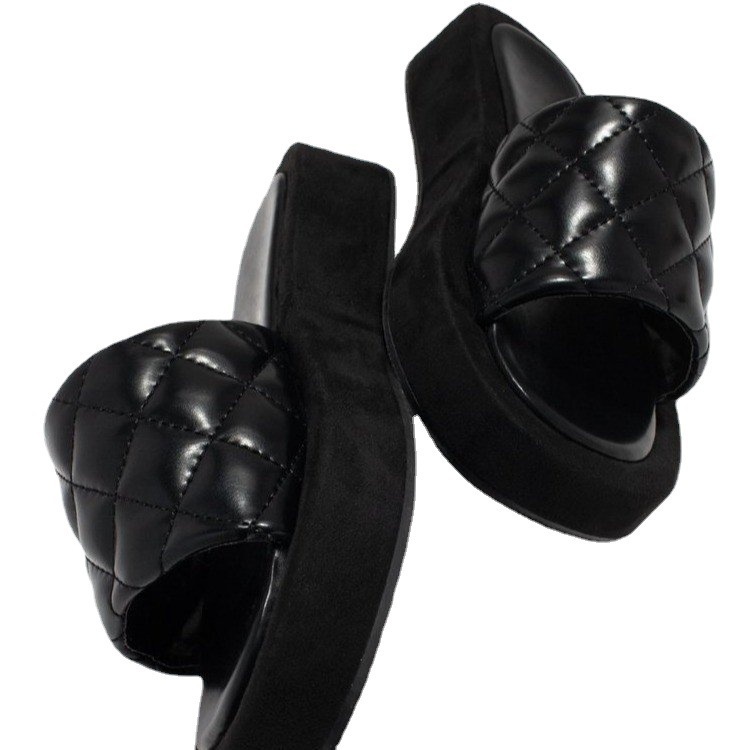 Große, karierte Slip-On-Sommer-Hausschuhe mit dicker Sohle und einem Riemen_voghion.com