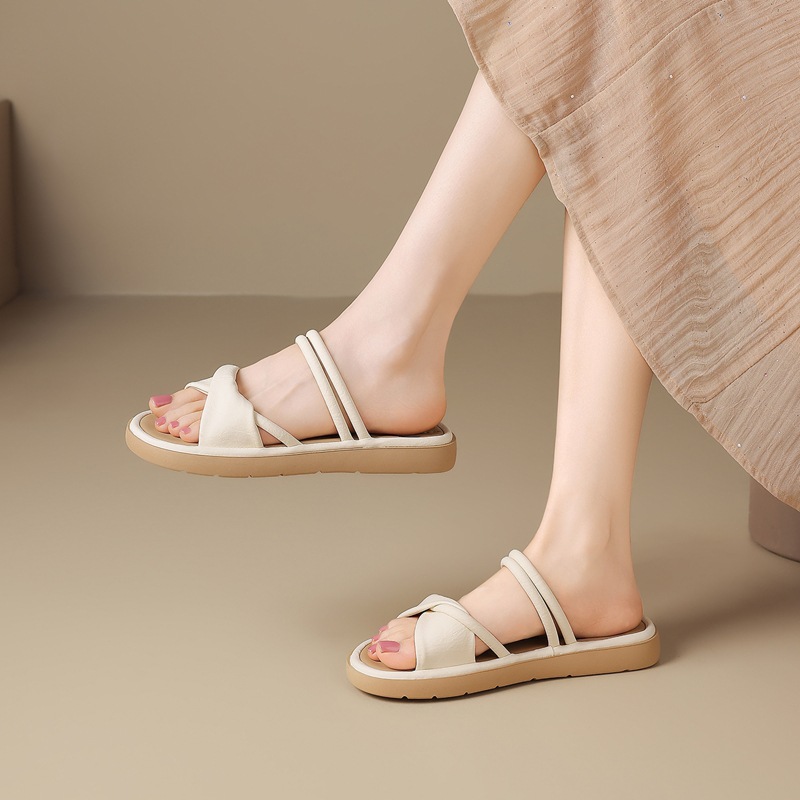 Dép sandal nữ xỏ ngón đế bệt quai ngang phong cách beach — LI51 Màu be