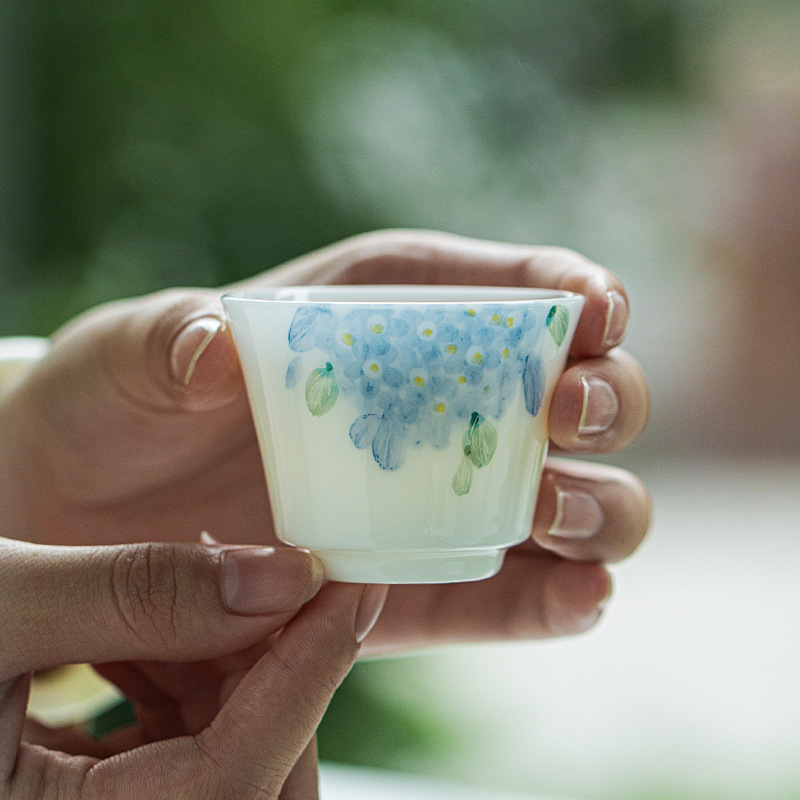 Clay figurine ice jade porcelain hand-painted hydrangea tea cup underglaze color high white porcelain horseshoe cup home tea tasting cup