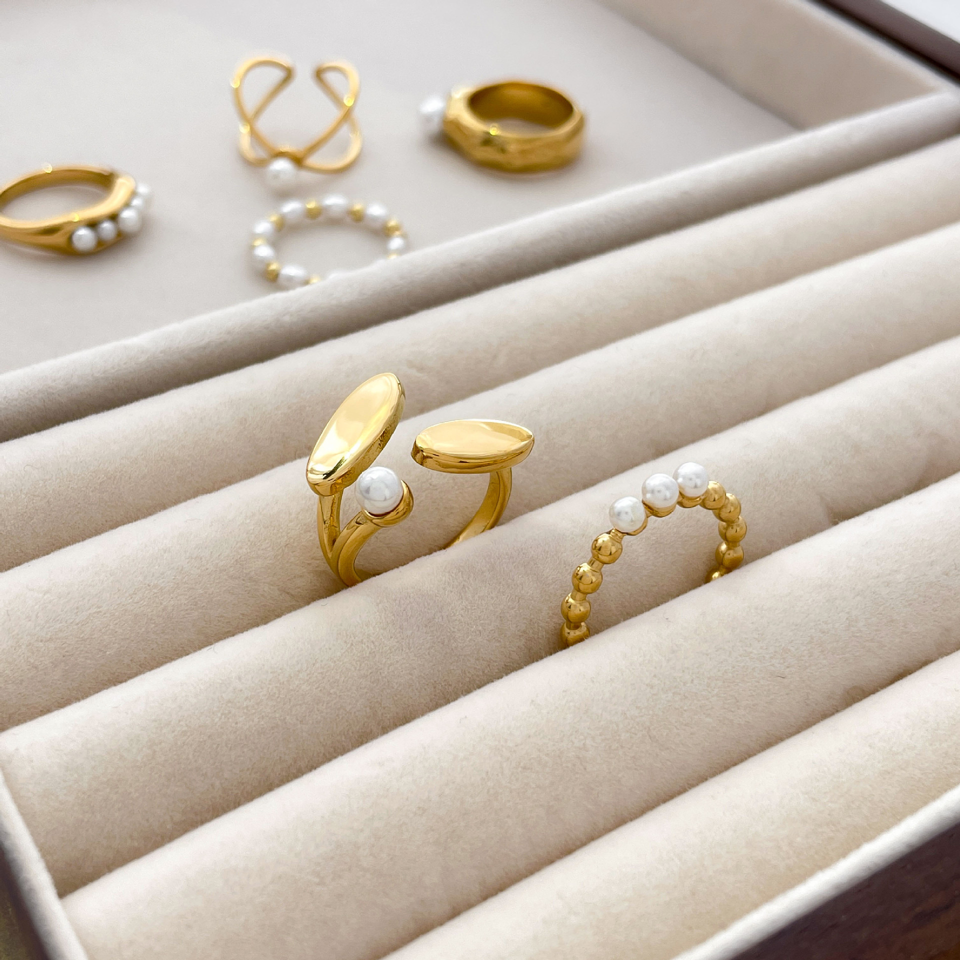 9g Weight Pearl Inlay Material Rings Classification 6, 7, 8 Ring Size 1 Piece Quantity Holiday, Daily Occasion Titanium Steel Material Geometric Pattern Women's Gender Inlay Design Retro, French Style Style Wholesale Jewelry Retro French Style Geometric Titanium Steel Pearl Inlay Rings 2