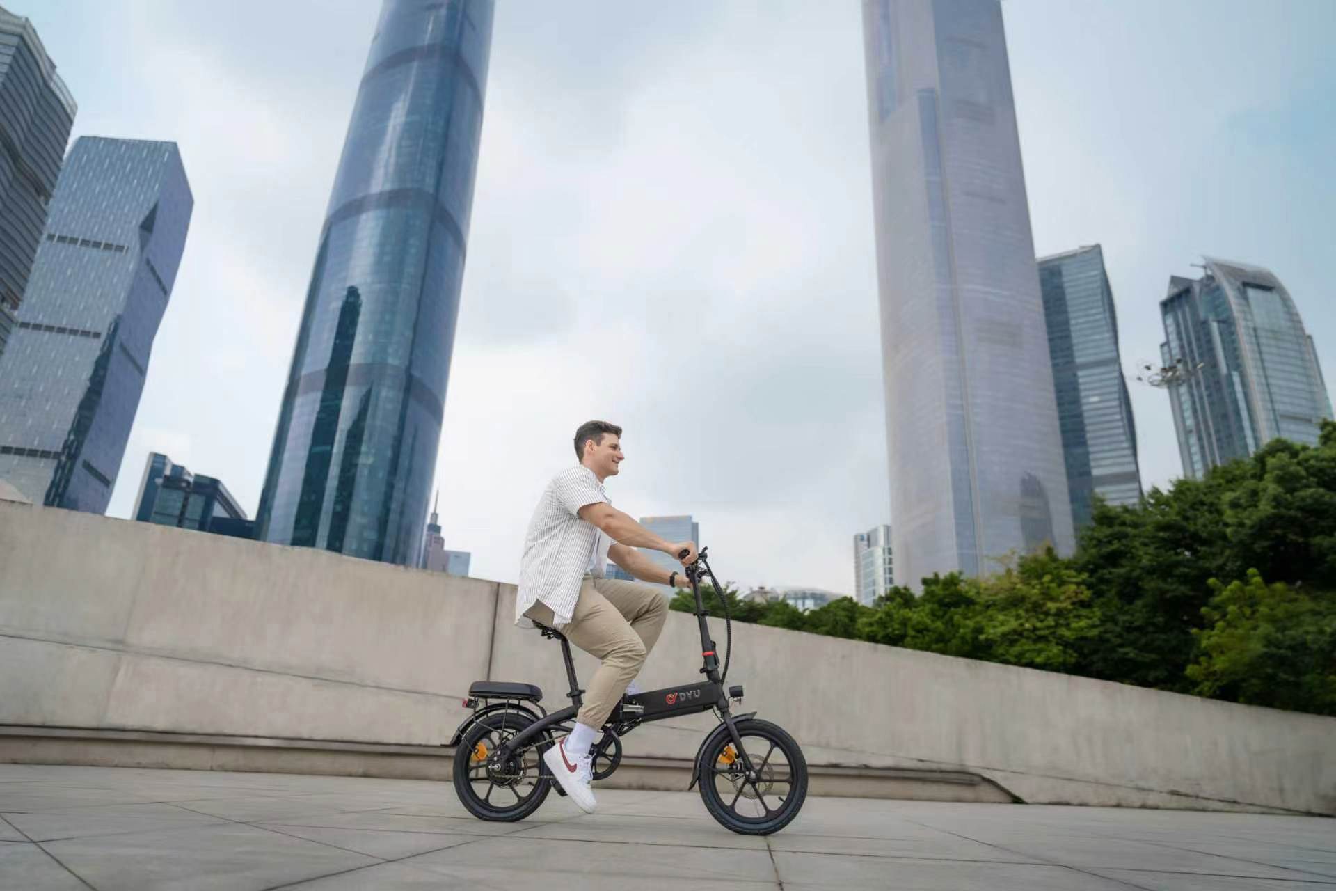 Cross-border wholesale from Dayu Factory: New lithium battery long-range folding electric assist bicycle for men and women