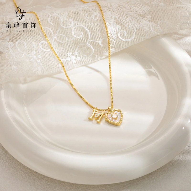 Cross-Border New Product Copper Heart-Shaped 26-Letter Pendant with Micro-Inlaid Diamonds and Heart Design, Gift for Girlfriend, Jewelry Necklace