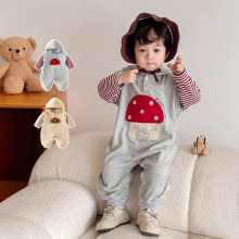 婴儿贴布连体衣2025新款秋季新生儿衣服男宝宝洋气假两件条纹爬服