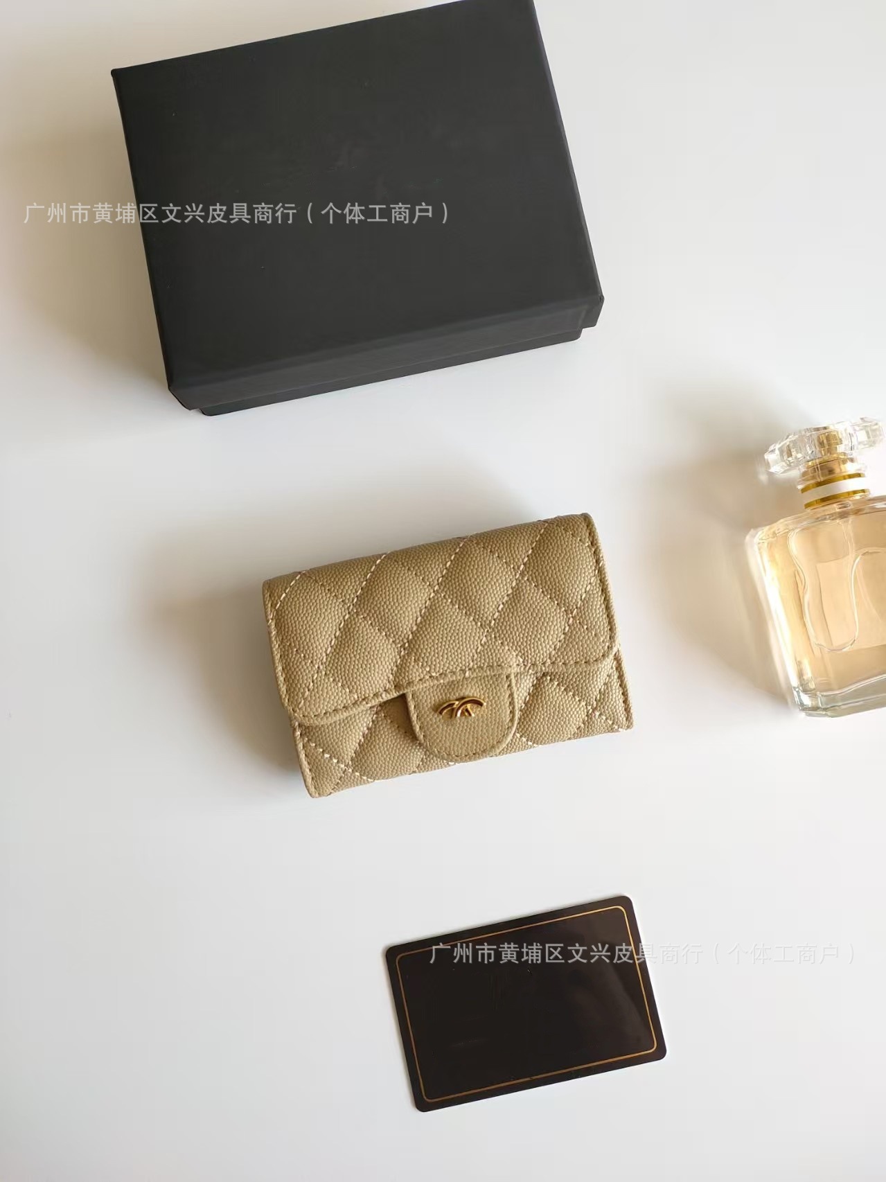 Cartera de cuero corta de diamante de alta calidad, nicho casual, gran capacidad, exquisita, pequeña bolsa de cambio de hebilla fragante.