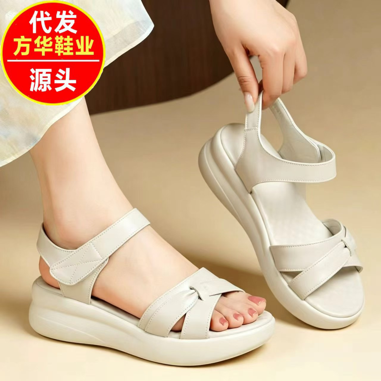2026 verano nuevo cómodo ligero de mediana edad zapatos de cuero sandalias suaves zapatos de madre sandalias para mujeres para salir suela plana