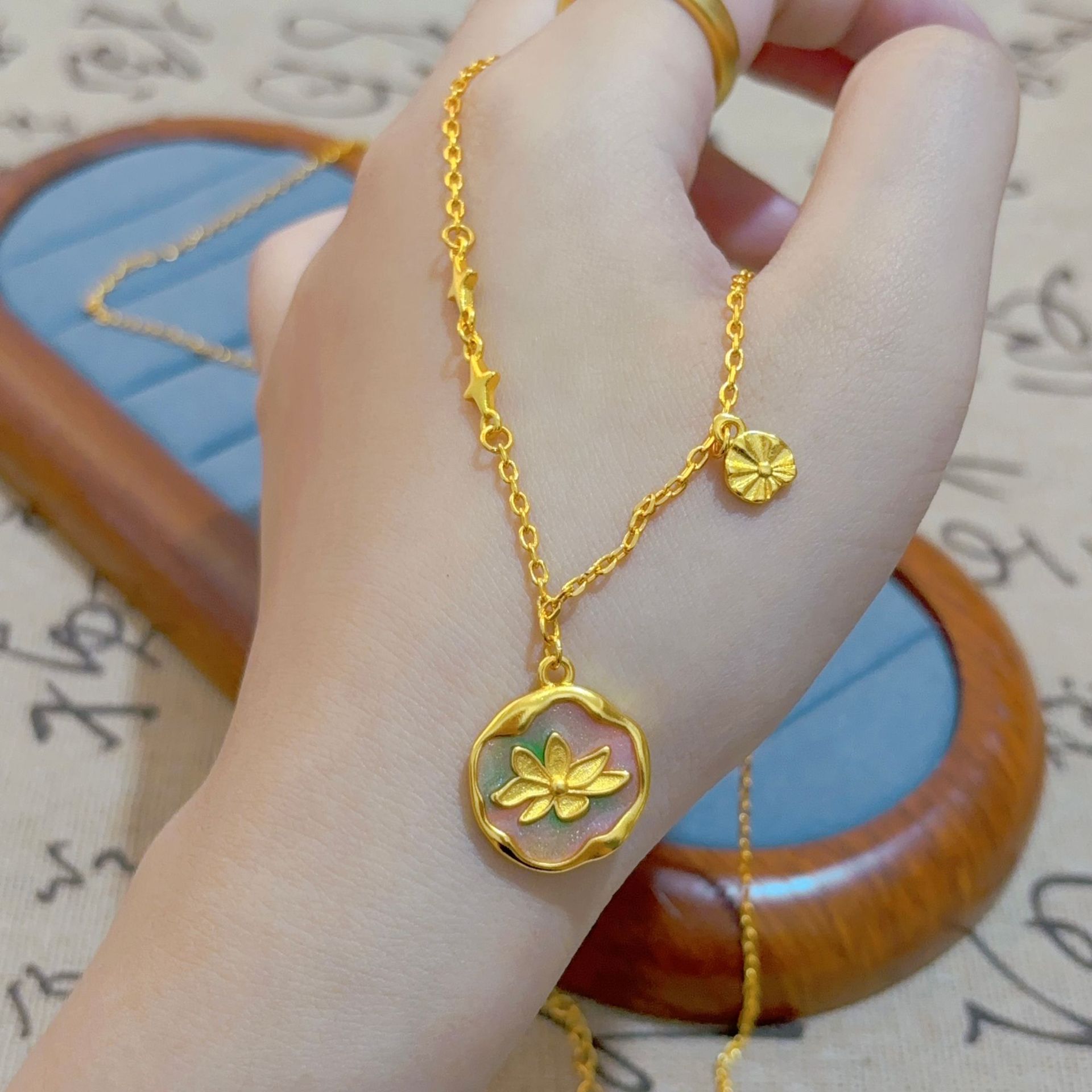 Antica Insalata Oro Bruciato Blu Smalto Monet Giardino Loto Collana Pendente Fidanzata Catena Clavicola Vintage Moda Regalo_voghion.com