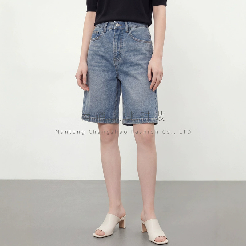 Light Blue Denim Shorts with Faded Whiskers and Distressed Effect, Height-Enhancing and Slimming, Leg-Shaping Women's Shorts, Versatile for Summer Light Blue Denim Shorts with Faded Whiskers and Distressed Effect, Height-Enhancing and Slimming, Leg-Shaping Women's Shorts, Versatile for Summer