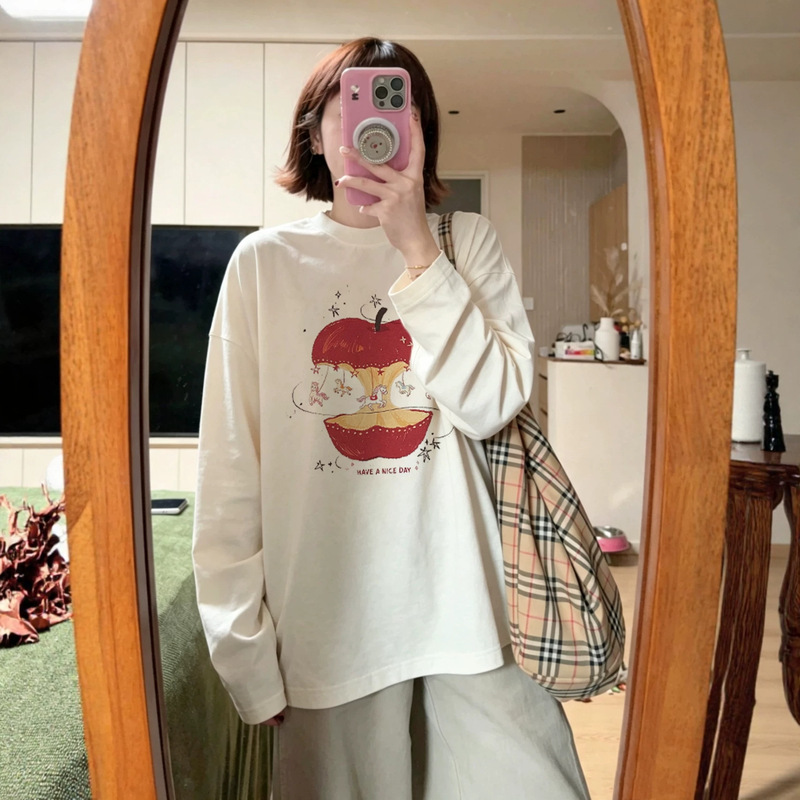 White Apple long-sleeve t-shirt for women, spring and autumn 2026 new style, loose and casual design, niche base shirt top White Apple long-sleeve t-shirt for women, spring and autumn 2026 new style, loose and casual design, niche base shirt top