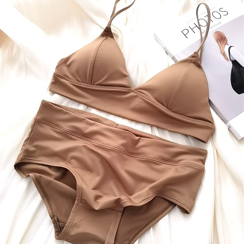 French sexy lingerie seamless triangle cup bra without steel wire backless bra thin small chest big gathering bra set 