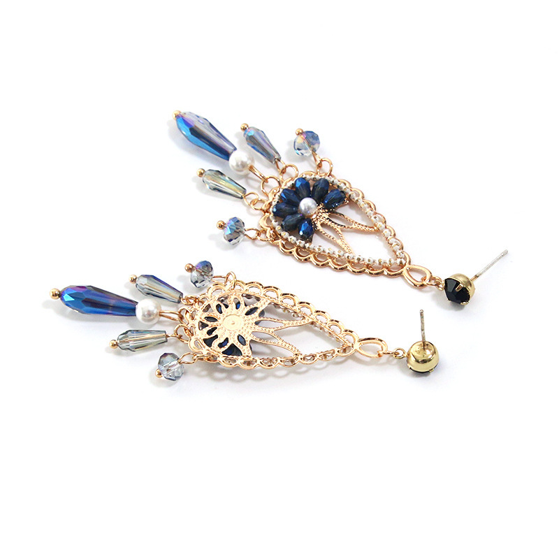 Autumn And Winter Retro Simple Long Section Hollow Flower Women's Earrings display picture 1