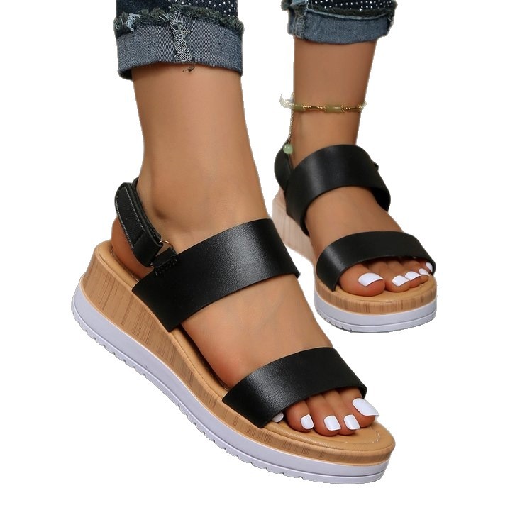 Zomersandalen met metalen gesp, dikke zool, schuine hak, extra hoogte en open tenen._voghion.com