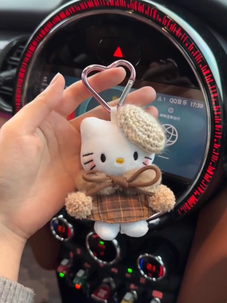Brown winter kitty pendant [love buckle tag]