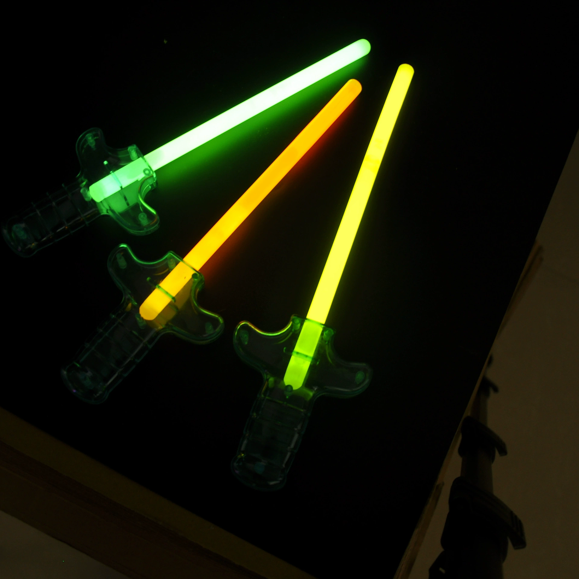 Фабрика прямой флуоресцентный меч в твердом переплете DIY светящиеся палочки дети светящиеся игрушки мяч партии