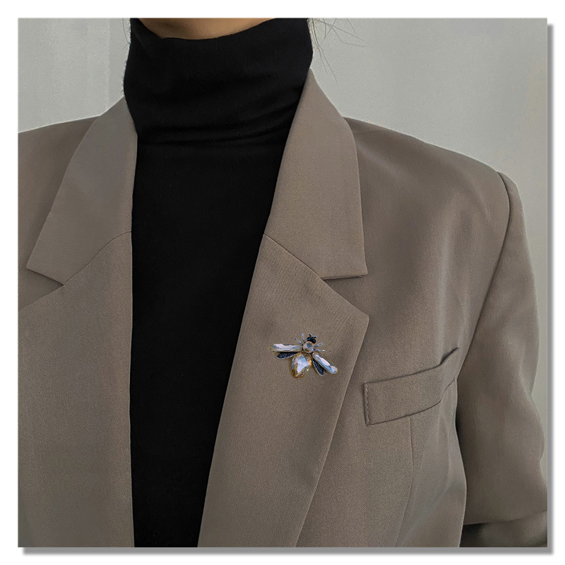 Nuevo vidrio abeja broche moda insecto rhinestone ramillete de las mujeres traje accesorios pin al por mayor