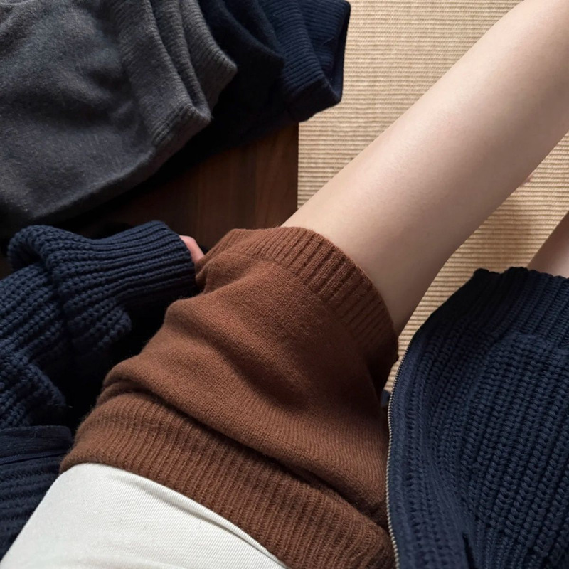 Solid Color Simple Knit Casual Shorts for Women, Autumn Slimming High-Waisted Hip-Lifting Trendy Versatile Pants