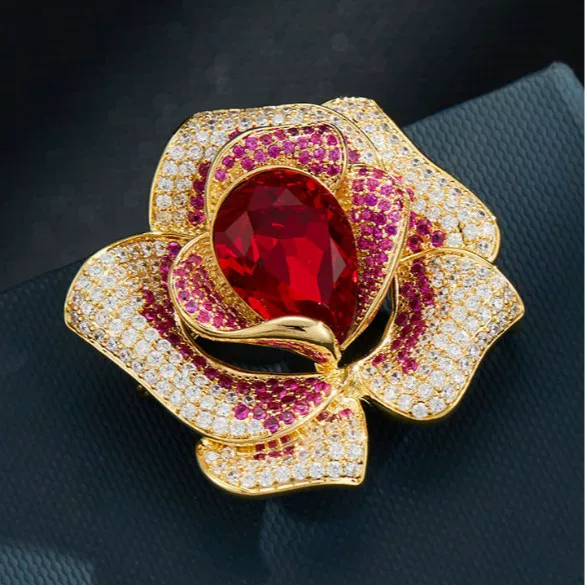 Fashionable and Elegant Crystal Camellia Brooch, Light Luxury and High-End Feel, Internet-Famous Sparkling Diamond Flower Pin, New Exquisite Corsage