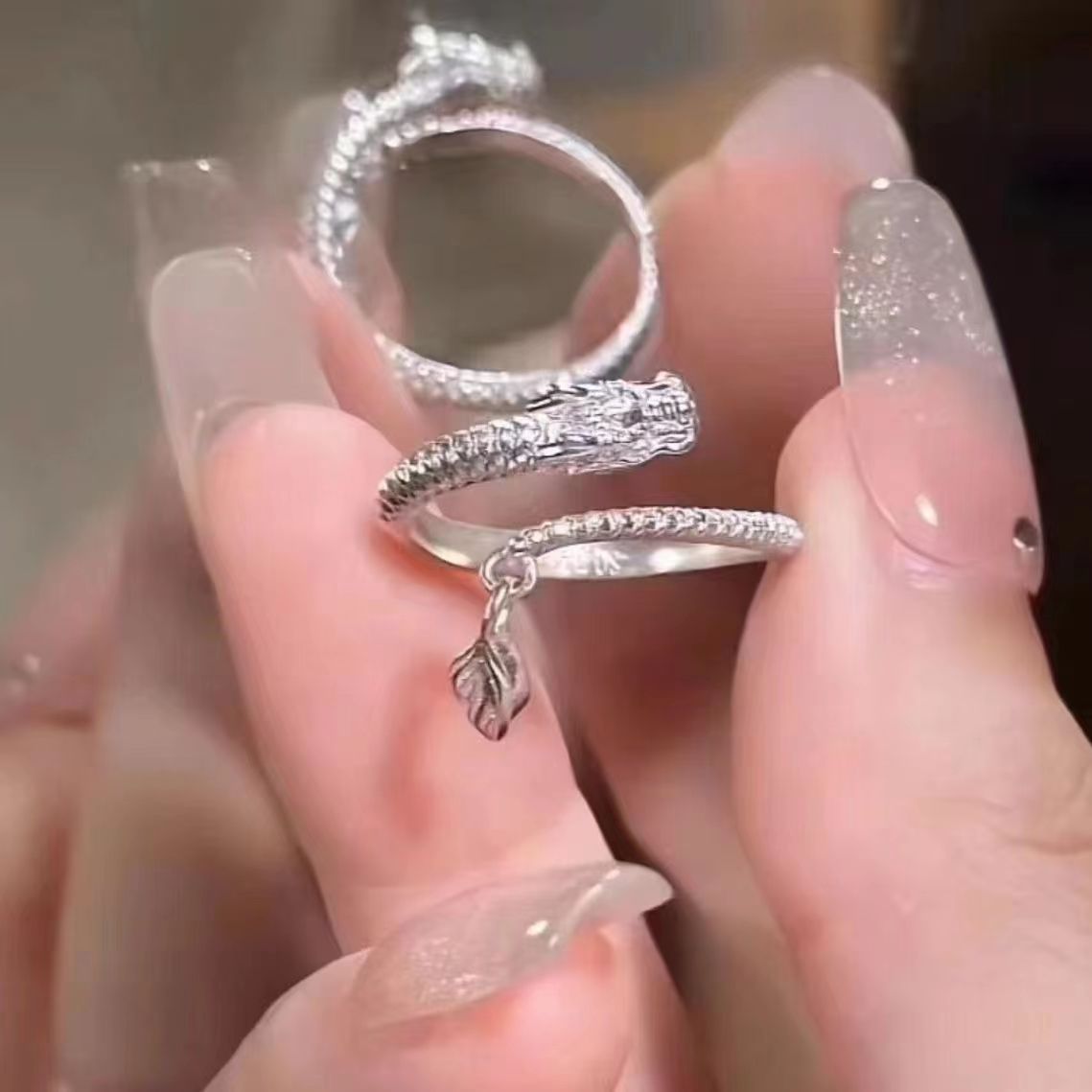 Dragón swing tail ~ pequeño dragón anillo giro Qiankun Zodiac Dragón anillo abierto diseño único