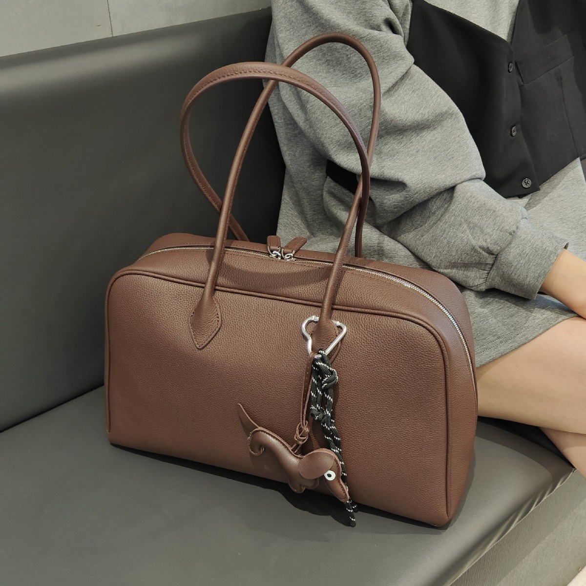 Top Grain Cowhide Leather Boston Pillow Bag - Korean Niche Large Capacity Underarm Shoulder Bag, Commuter Tote Bag - Thumbnail 4
