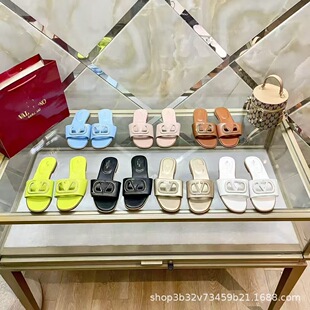 ���QV����Ь��ɫ��Ƥ�U��һ����Ůʿ�⴩��Ь�S�����l؛Դ������