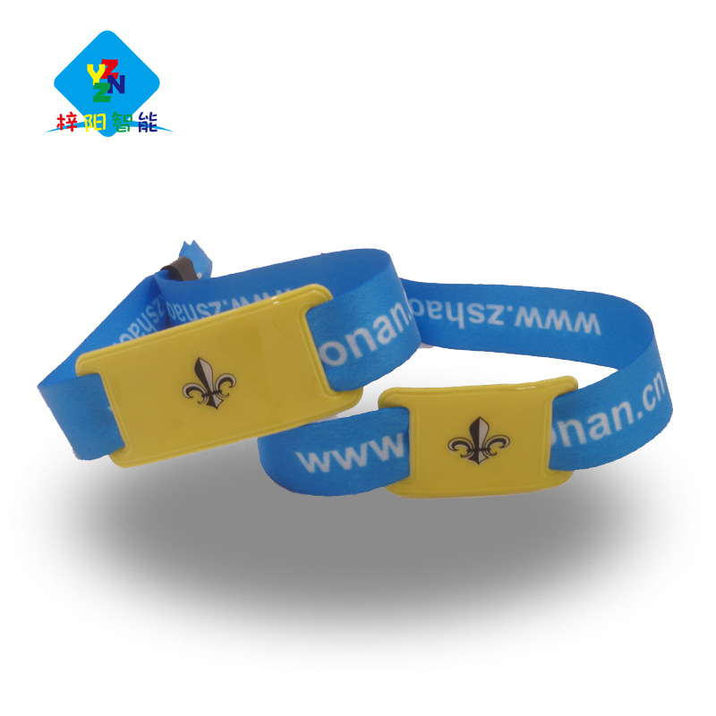 厂家供应PVC二维码卡织唛手腕带 演唱会马拉松赛事专用IC/ID腕带