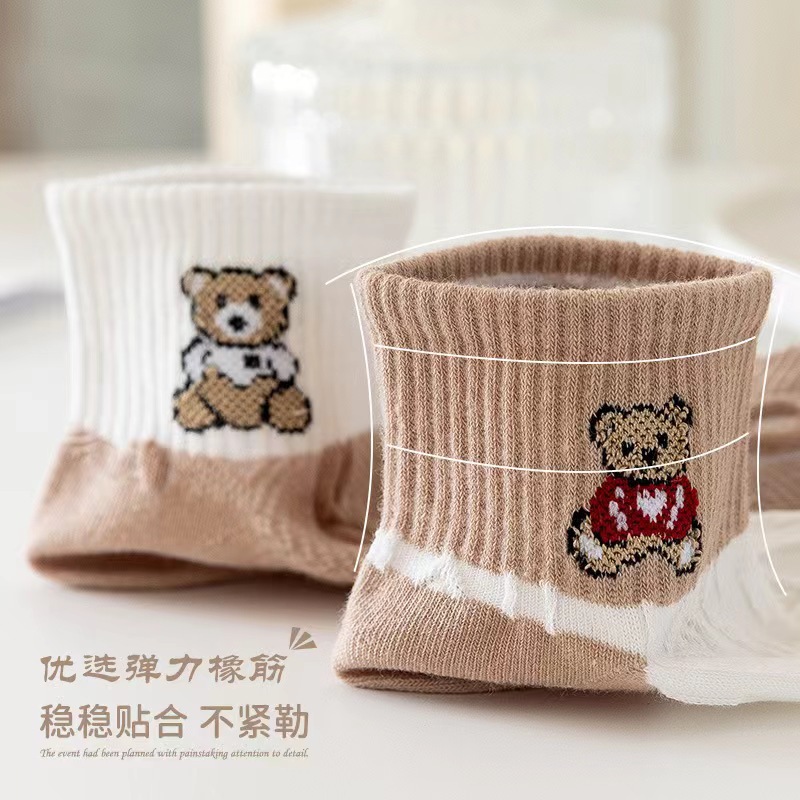 Calcetines de mujer de primavera y otoño para niñas estilo universitario Cómodos calcetines cortos de oso calcetines de mujer de dibujos animados lindos de alta calidad
