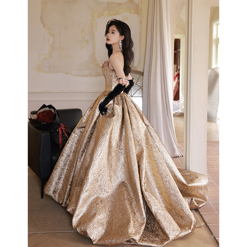 Vestido de novia estilo 2026, sencillo, sin tirantes, moderno, elegante, para banquete, estilo socialité.