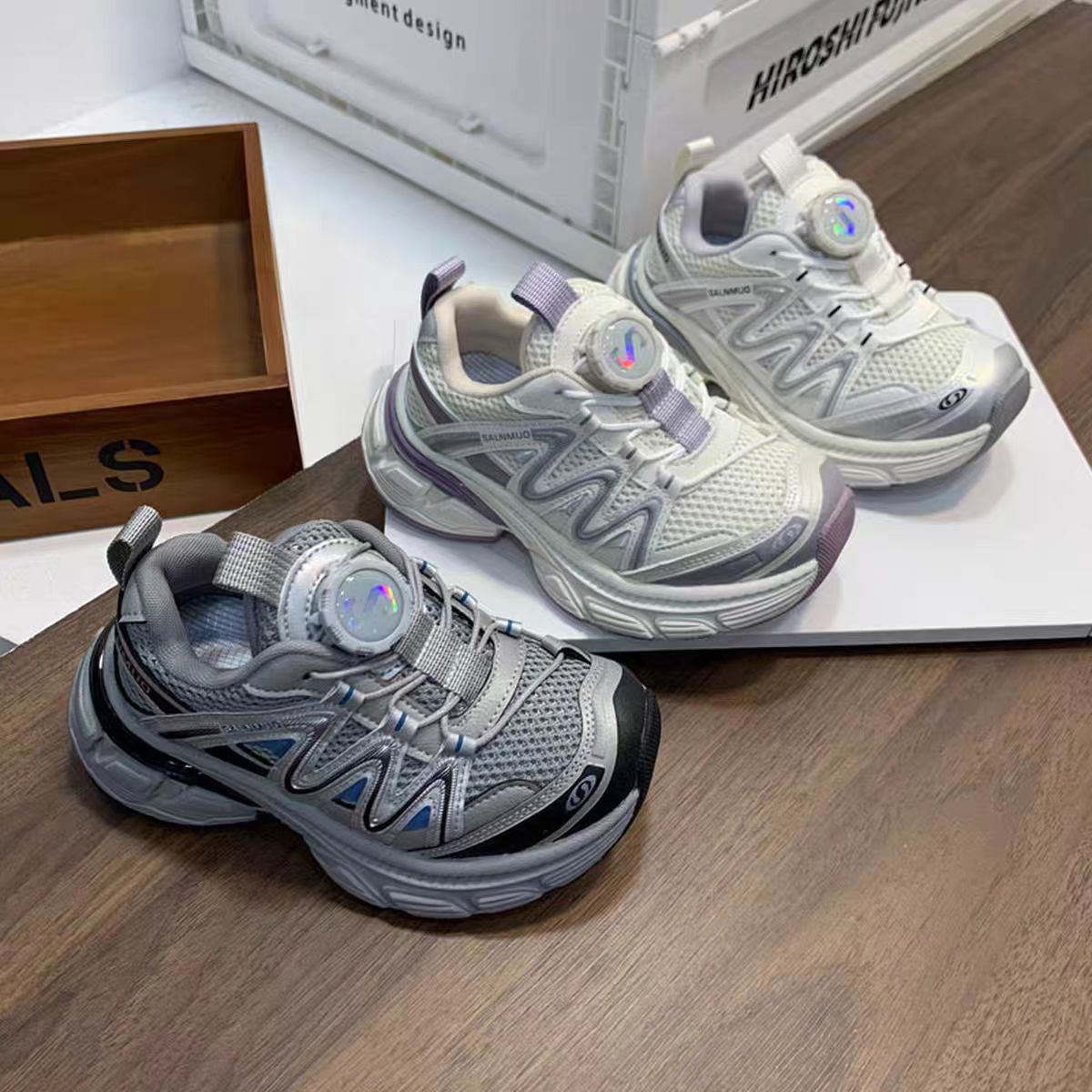 Zapatos deportivos de niñas 2026 primavera nuevos zapatos de papá para niños zapatos casuales de red para niños grandes tendencia de zapatos de carrera