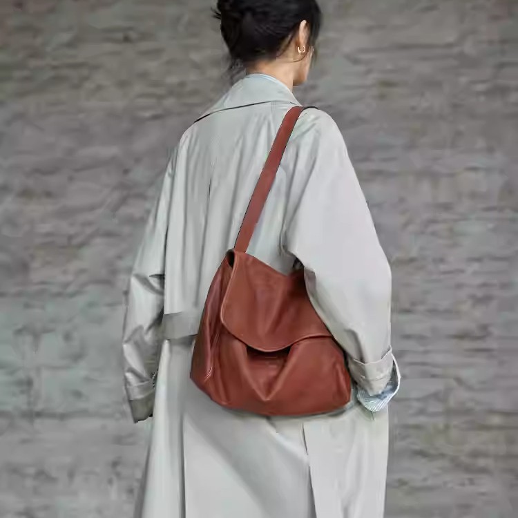 Minimalist Flap Messenger Bag For Women - Retro Versatile Commuter Large Capacity Top Grain Vegetable Tanned Cowhide Leather - Thumbnail 4