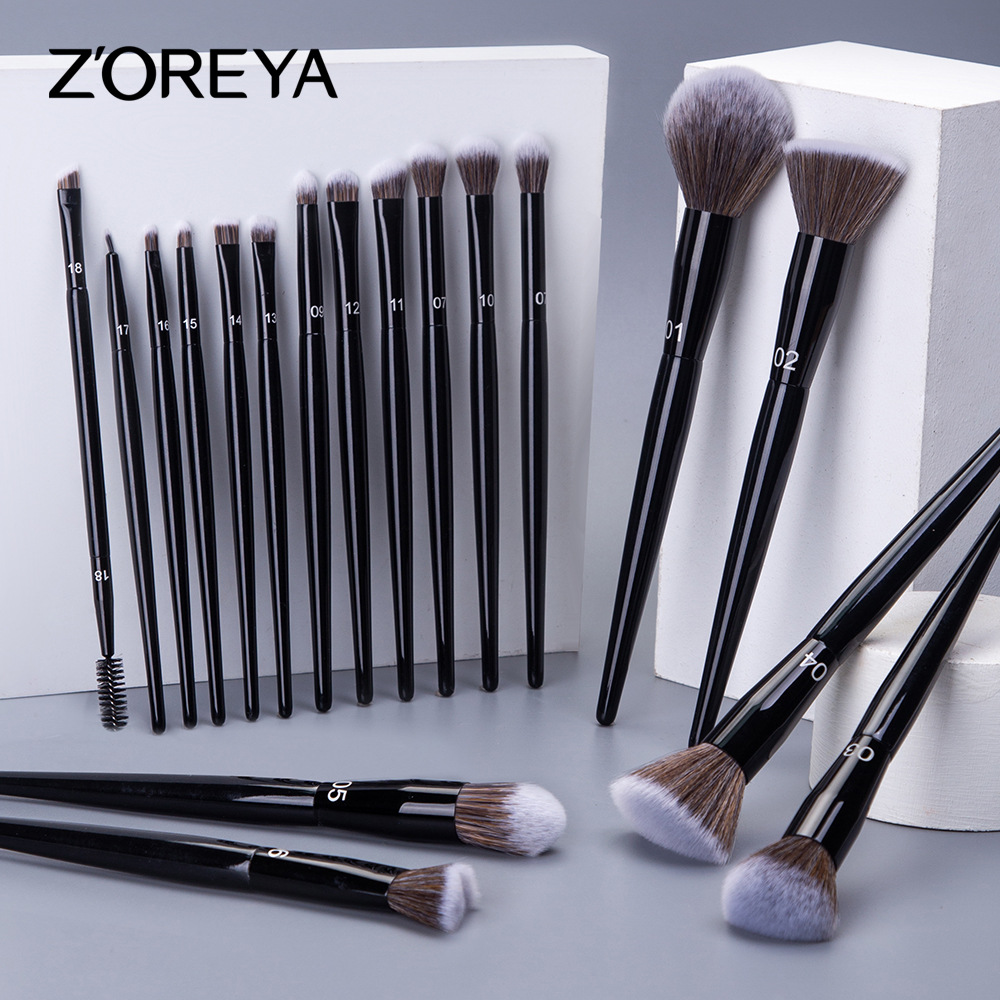 Transfronterizo exclusivo para la venta de herramientas de maquillaje de cepillo de sombra de ojos blanqueador negro clásico 18 cepillo de maquillaje logotipo personalizado completo
