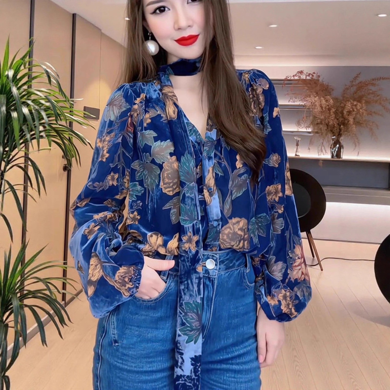 French Retro Light Mature Style V Neck Printed Velvet Long-Sleeved Shirt for Women 2025 Autum Elegant High-End Shirt French Retro Light Mature Style V Neck Printed Velvet Long-Sleeved Shirt for Women 2025 Autum Elegant High-End Shirt