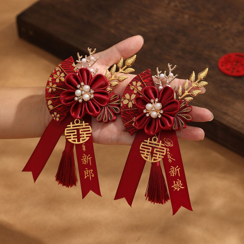 Bride and Groom Boutonnieres for Weddings, Matching Sets for Parents of Both Parties, Family Members, Groomsmen, and Bridesmaids, Simple Brooches