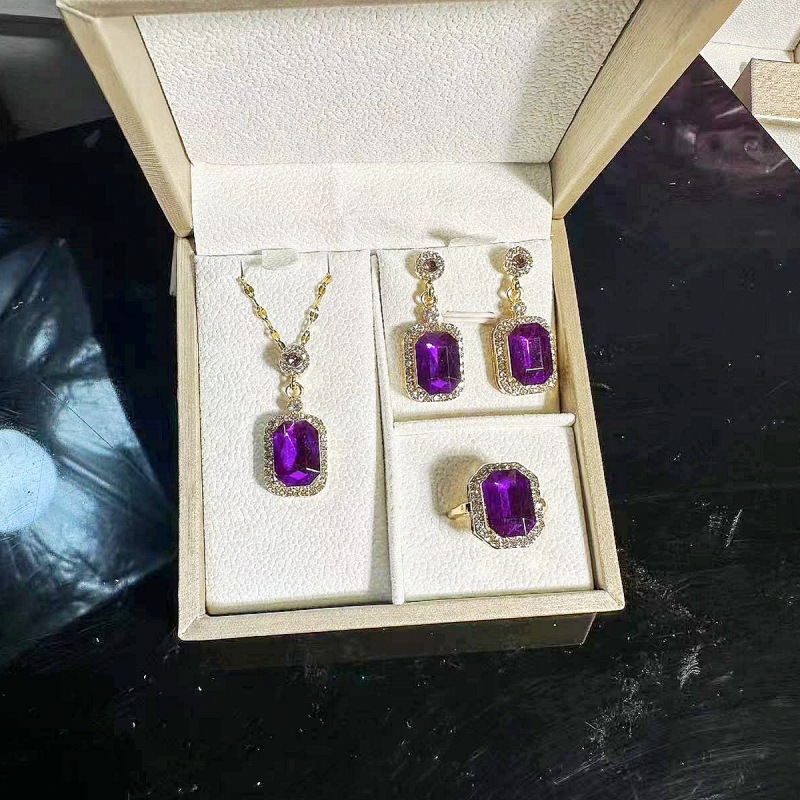 Grüne Anhänger Halskette Weibliche Sommer Nische Erweiterte Design Sinn Schlüsselbein Kette Licht Luxus Vielseitig Choker Ohrringe Set_voghion.com