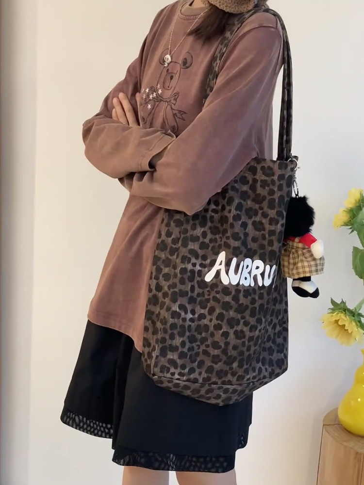 2024 Autumn/Winter Casual Versatile Canvas Panther Pattern Shopping Single Shoulder Handbag Underarm Bag New Trendy_voghion.com