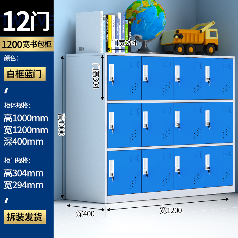 Doce puertas blancas y azules de 1,2 metros de ancho