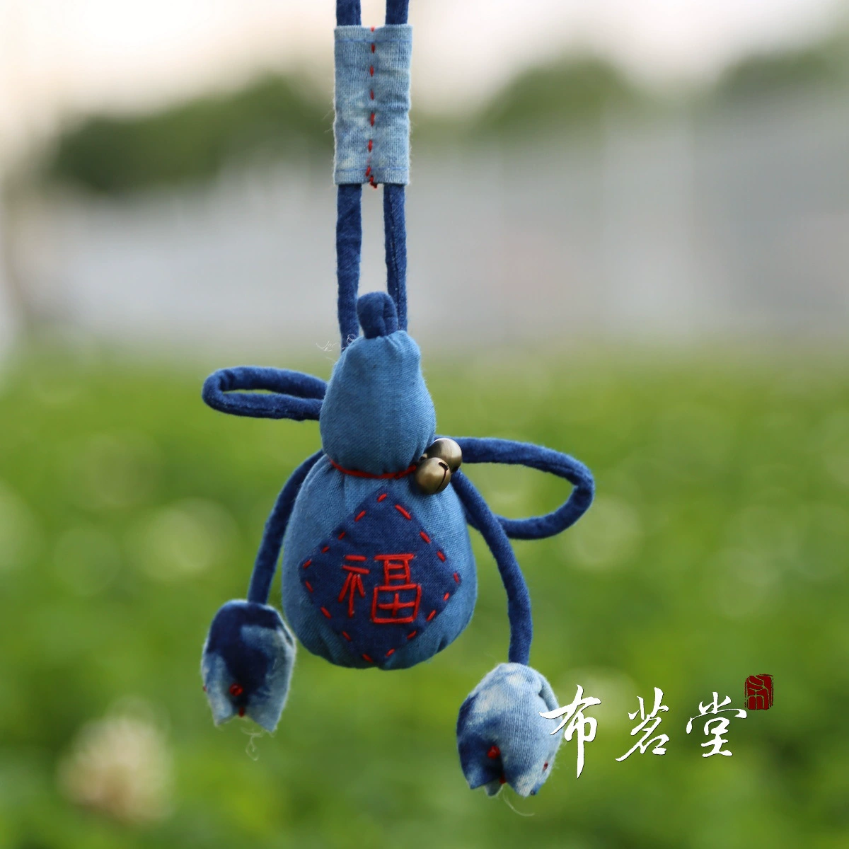 Коллекция синих крашеных ожерелий