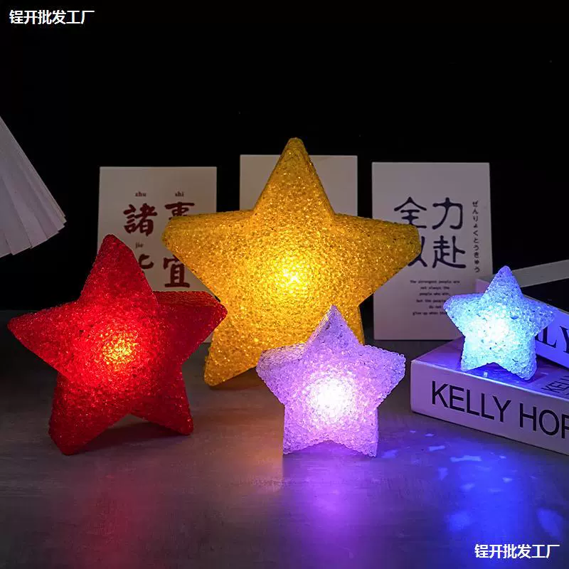 Сценическое представление держит маленькую звезду