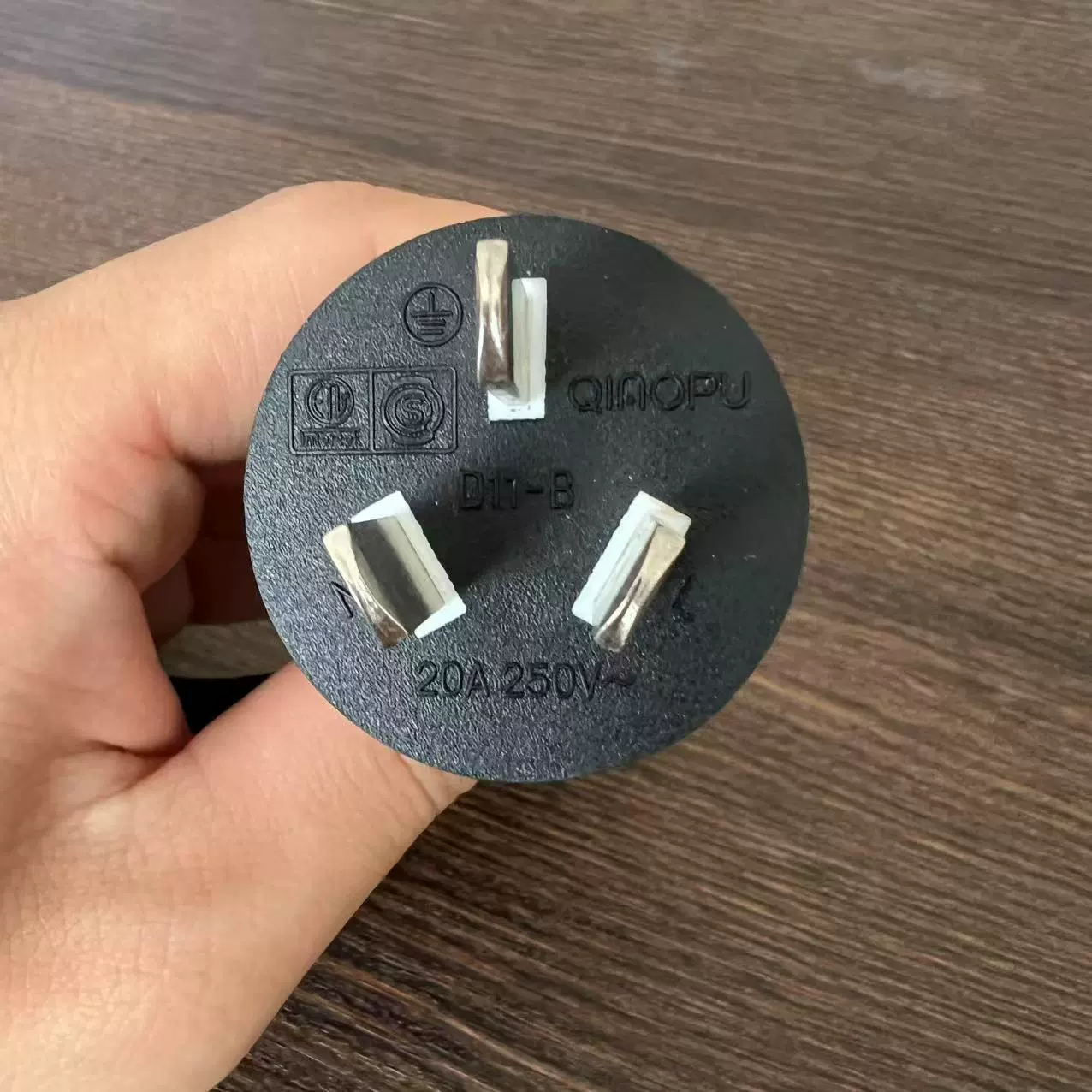 源头厂家直供 阿根廷三芯20A大功率电源插头线