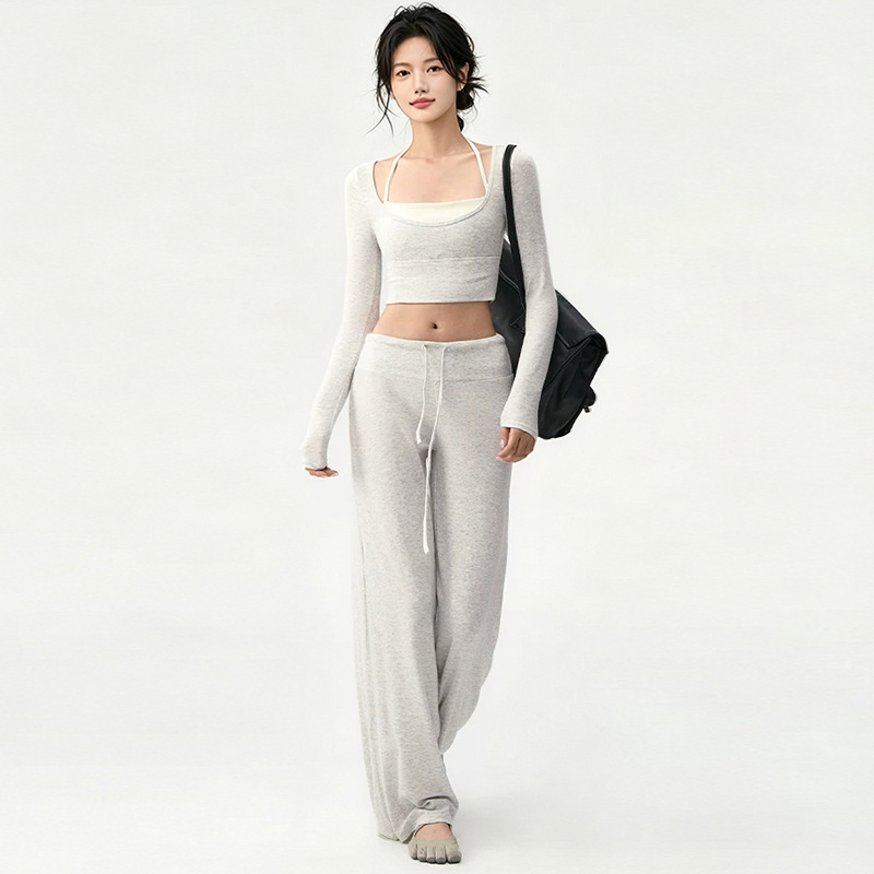 Autumn casual yoga outfit, two-piece set for women, featuring a short top and high-waisted wide-leg pants, suitable for outdoor wear, sports, and fitness Autumn casual yoga outfit, two-piece set for women, featuring a short top and high-waisted wide-leg pants, suitable for outdoor wear, sports, and fitness