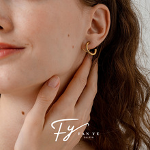 日本出口简约不锈钢锆石独特设计感耳环高级小巧时尚通勤环绕耳饰