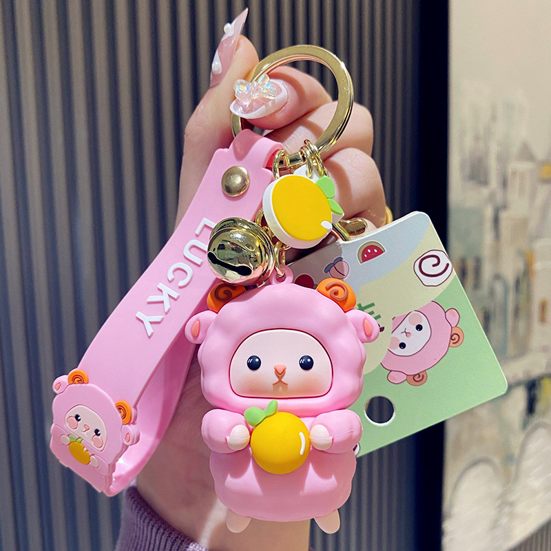 Оригинальная блеющая розовая овца, обнимающая оранжевый