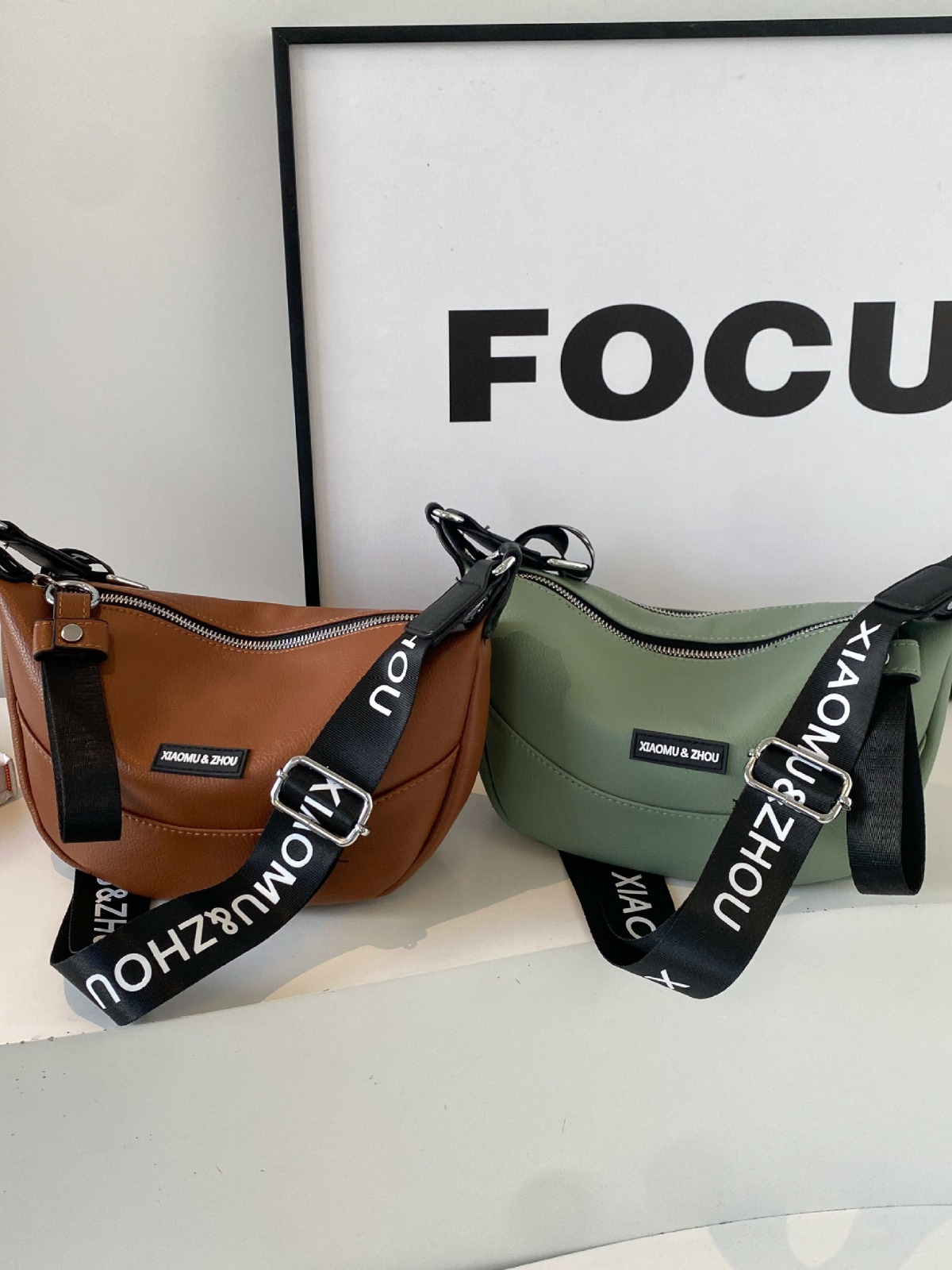 Bolso bandolera transfronterizo, bolso de bola de masa, bolso femenino, correa de hombro ancha, costura ligera, lujo ligero, aire de alta gama, celebridades de Internet fuera de un solo hombro