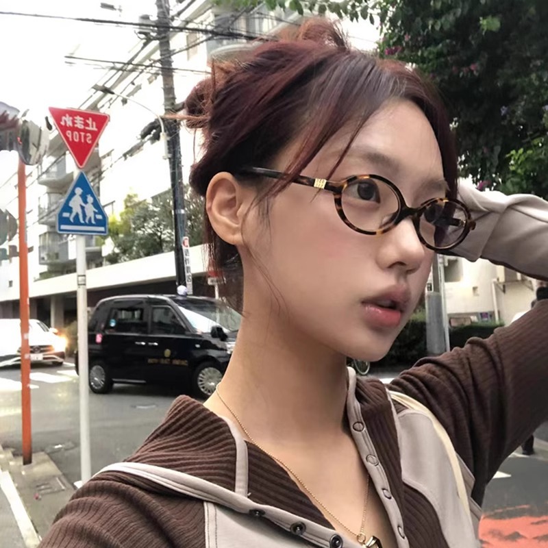 El nuevo Zhang Yuanying, el mismo modelo, marco de gafas, espejo plano ovalado nerd, marco pequeño, antiluz azul, espejo de lectura femenino Han Su Yan