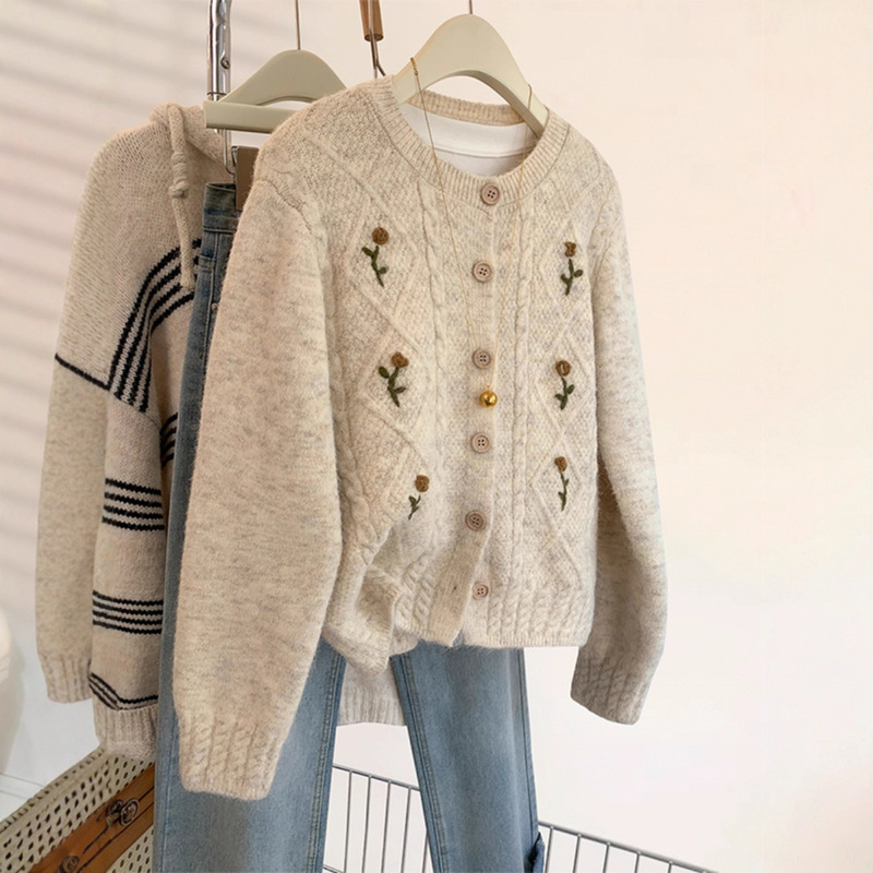 Tweed Style Embroidered Raccoon Velvet Sweater Jacket for Women Autumn and Winter 2025 New Thickeneded Loose Knitted Cardigan Top