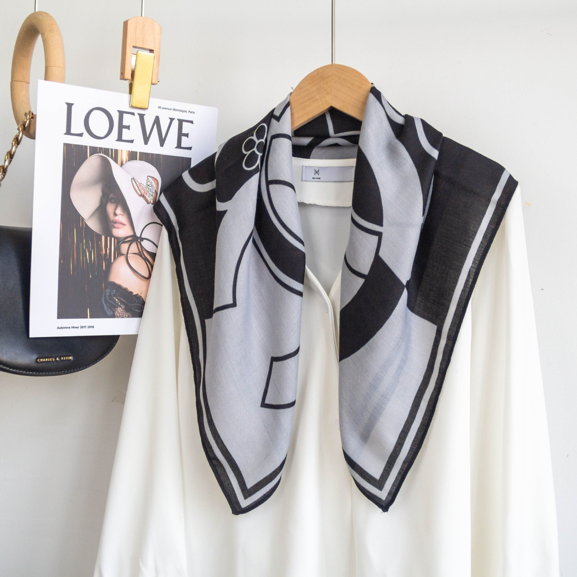 Pañuelo pequeño cuadrado de imitación de seda y lana 68, nuevo pañuelo floral de primavera, pañuelo decorativo de moda de alta gama para mujer, regalo para mamá