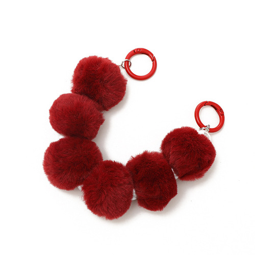 Yi Lian autumn and winter new fur ball beaded hand chain mobile phone case bag pendant short wrist strap chain for women