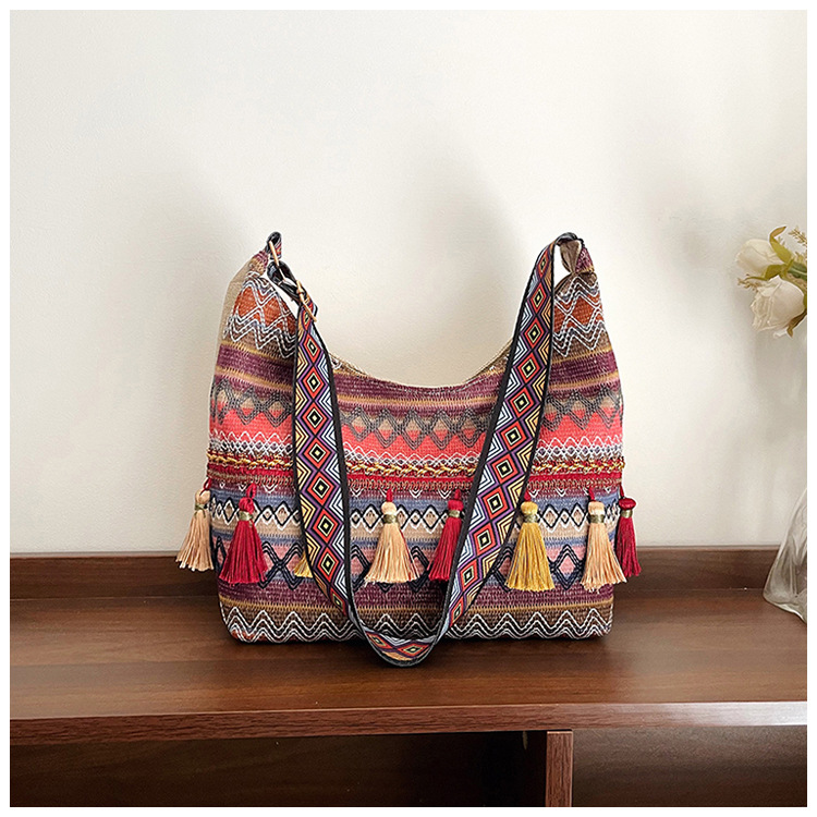 Large-capacity tote bag 2025 Summer new style trendy, simple and casual women's single-shoulder bag, artistic Chinese-style tassel bag undefined