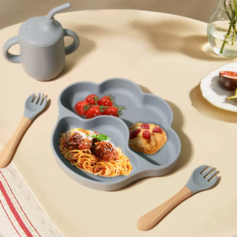 新款爆款婴儿硅胶熊掌餐盘大吸盘分隔铂金托盘喂养儿童餐具套装