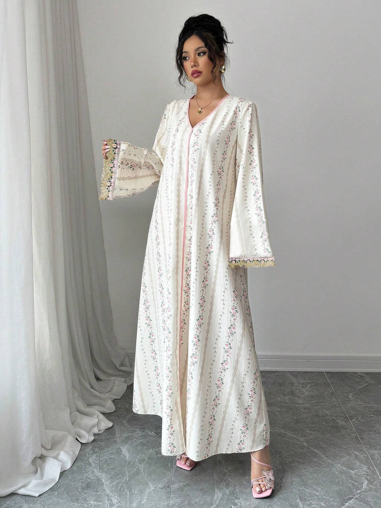 Elegant muslimsk klänning med v-ringning och spetsbroderi_voghion.com